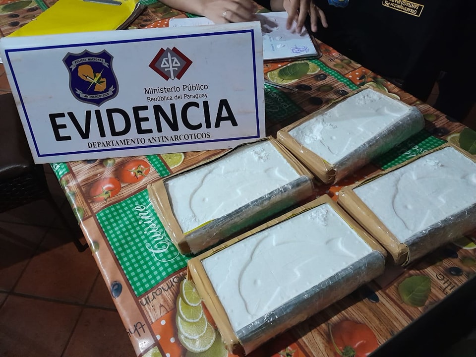 They capture a man with more than 4 kilos of cocaine in his possession