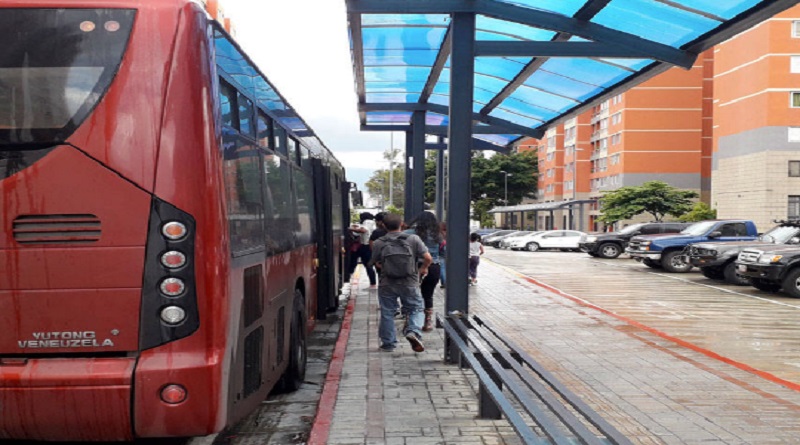 Gobierno nacional entrega autobuses para el beneficio de habitantes de Ciudad Tiuna