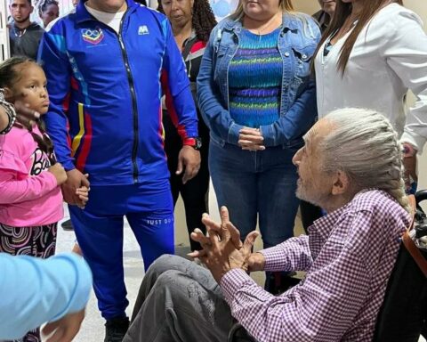 They delivered supplies and equipment to Casa Hogar "Mauro de Catia"