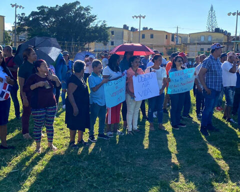 They demand closure and control of landfills