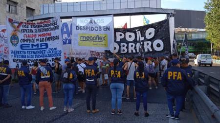 They demand the reinstatement of dismissed companies Megaflex, Garbarino and EMA