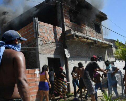 They destroy houses of alleged drug traffickers after the death of a child in a shooting in Argentina