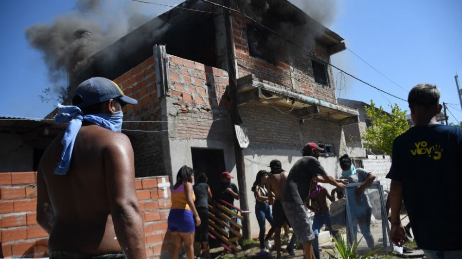 They destroy houses of alleged drug traffickers after the death of a child in a shooting in Argentina