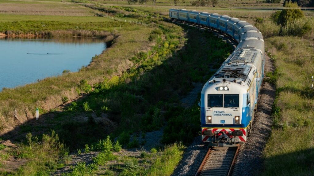 They enable the purchase of long-distance train tickets for Easter