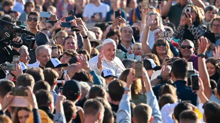 They highlight the "simplicity and austerity" of Francis 10 years after his pontificate
