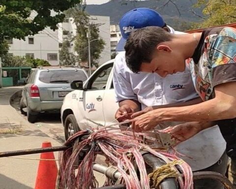 Reparan servicios de telecomunicaciones en la parroquia Caricuao de Caracas