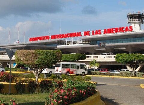 Cobrarán por usar carros portaequipajes en el AILA