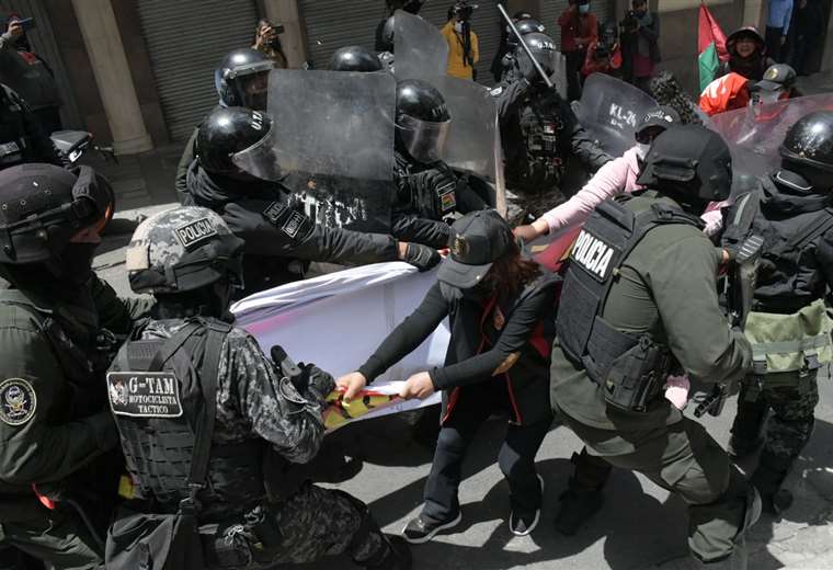 Today the teachers will carry out the blockade of the thousand corners in La Paz