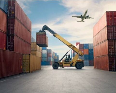 Trade balance deficit fell in January