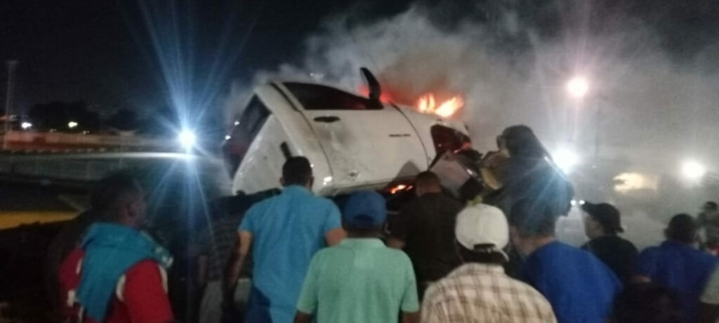 Two people burned and five injured in a road accident in Maracaibo