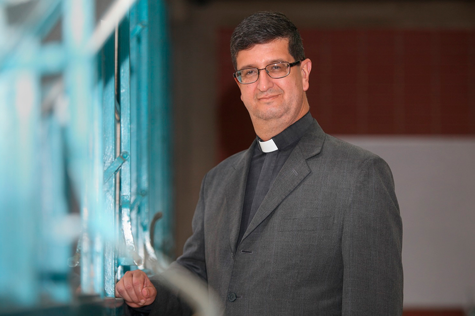 UCAB debuts a new rector and appoints Father Arturo Peraza