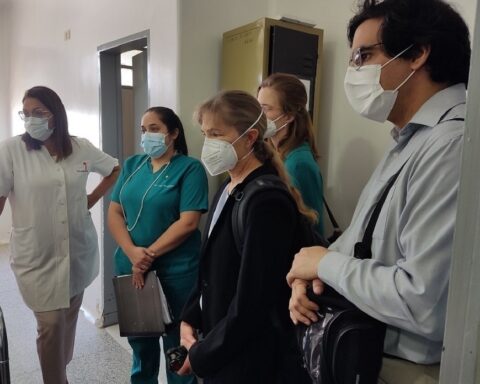 US experts visit the Barrio Obrero hospital for chikungunya