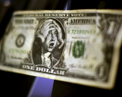 'Uh huh': Petro refers to falling dollar as currency bounces