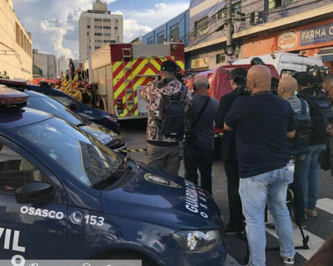 VIDEO|  Cars tumble into food court after parking lot collapses