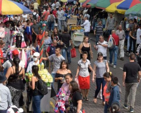 Valledupar and Riohacha, with the greatest informality