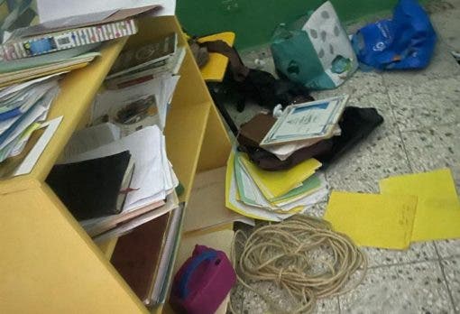 Vándalos aterrorizan liceo en Los Alcarrizos; piden intervención PN