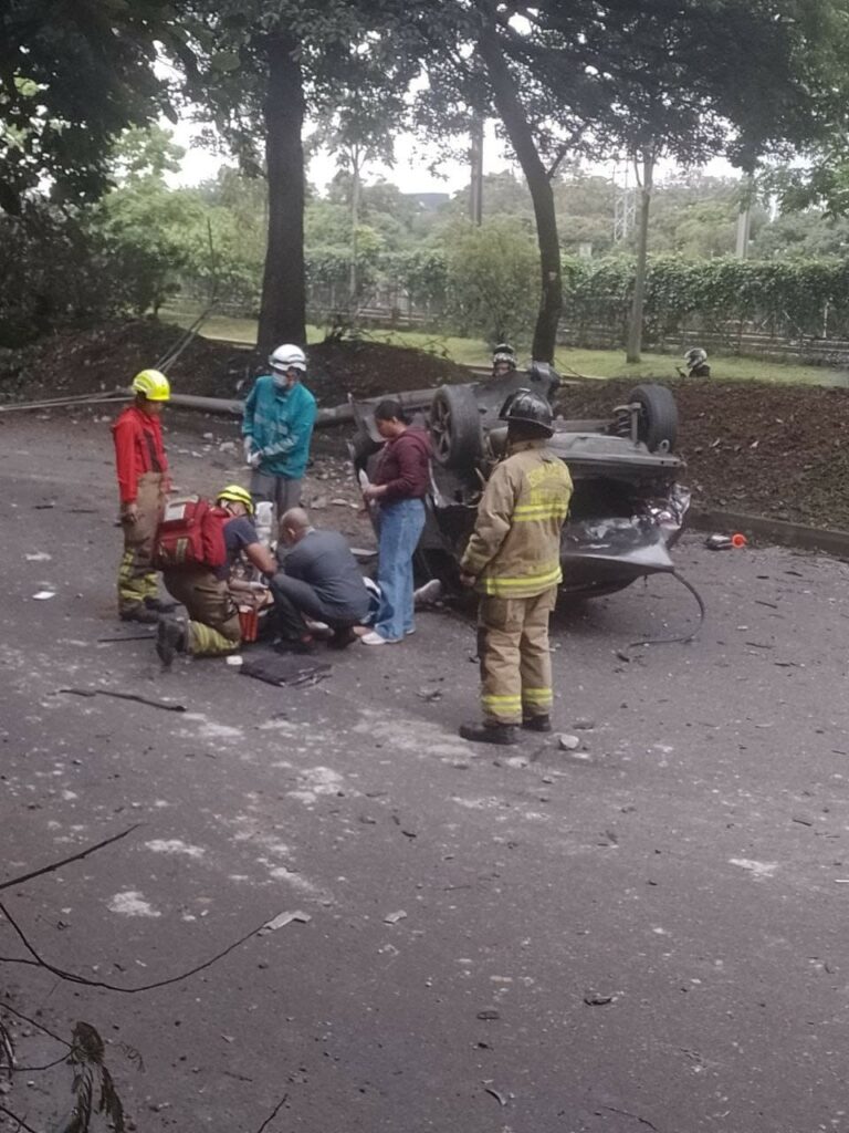 [Video] Apparatus traffic accident leaves three injured in Medellín