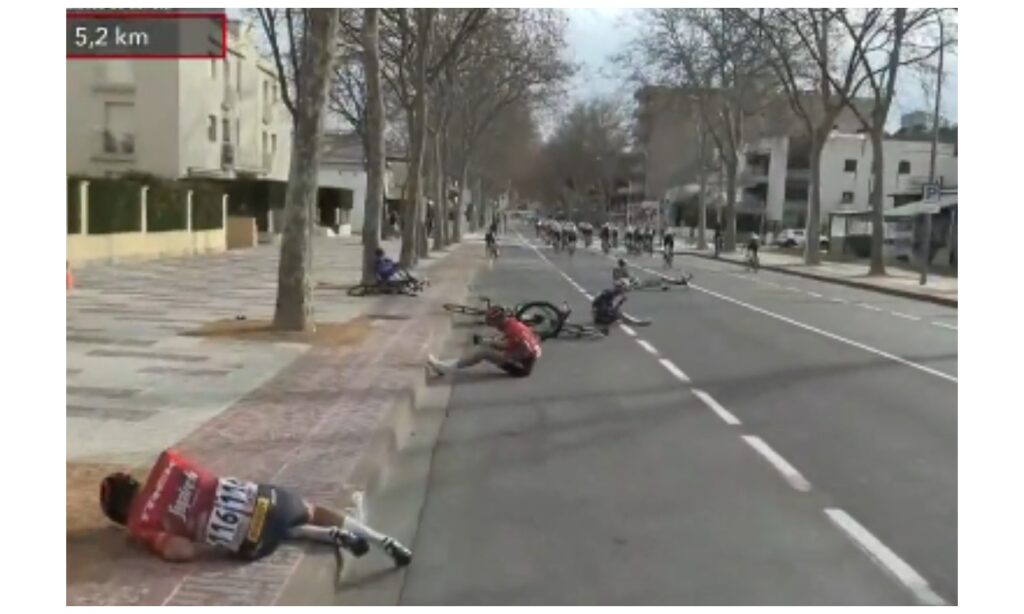 [Video] Chilling fall in the Tour of Catalonia: Egan Bernal was saved by a miracle