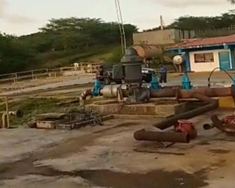 Water pump sent by the governor of Falcón to Tacarigua was damaged after being installed