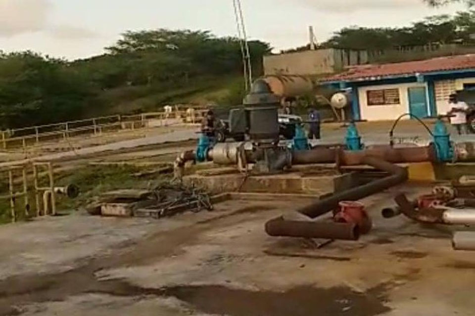 Water pump sent by the governor of Falcón to Tacarigua was damaged after being installed