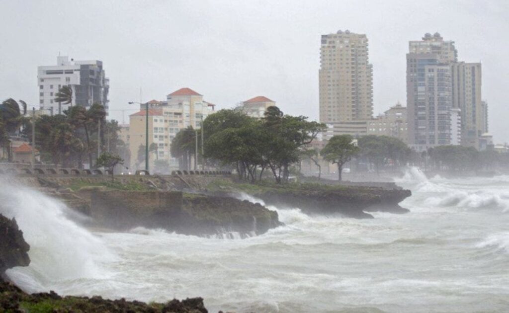 Estado de tiempo: Oleaje anormal en la costa Atlántica y lluvias débiles e algunos puntos