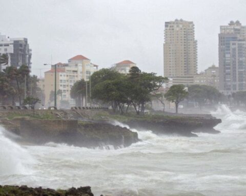 Estado de tiempo: Oleaje anormal en la costa Atlántica y lluvias débiles e algunos puntos