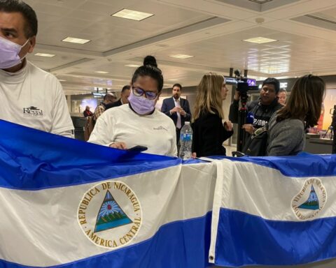 What benefits do the 222 former Nicaraguan prisoners exiled in the US enjoy?