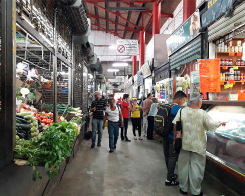 What do you buy with $50 in the Quinta Crespo market?