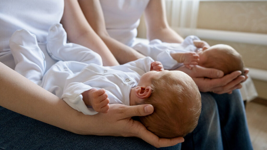 “Who is who?”: the odyssey that an Argentine couple went through to recognize their twins