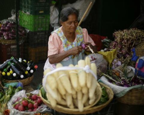 Women decide less at home because they have less income