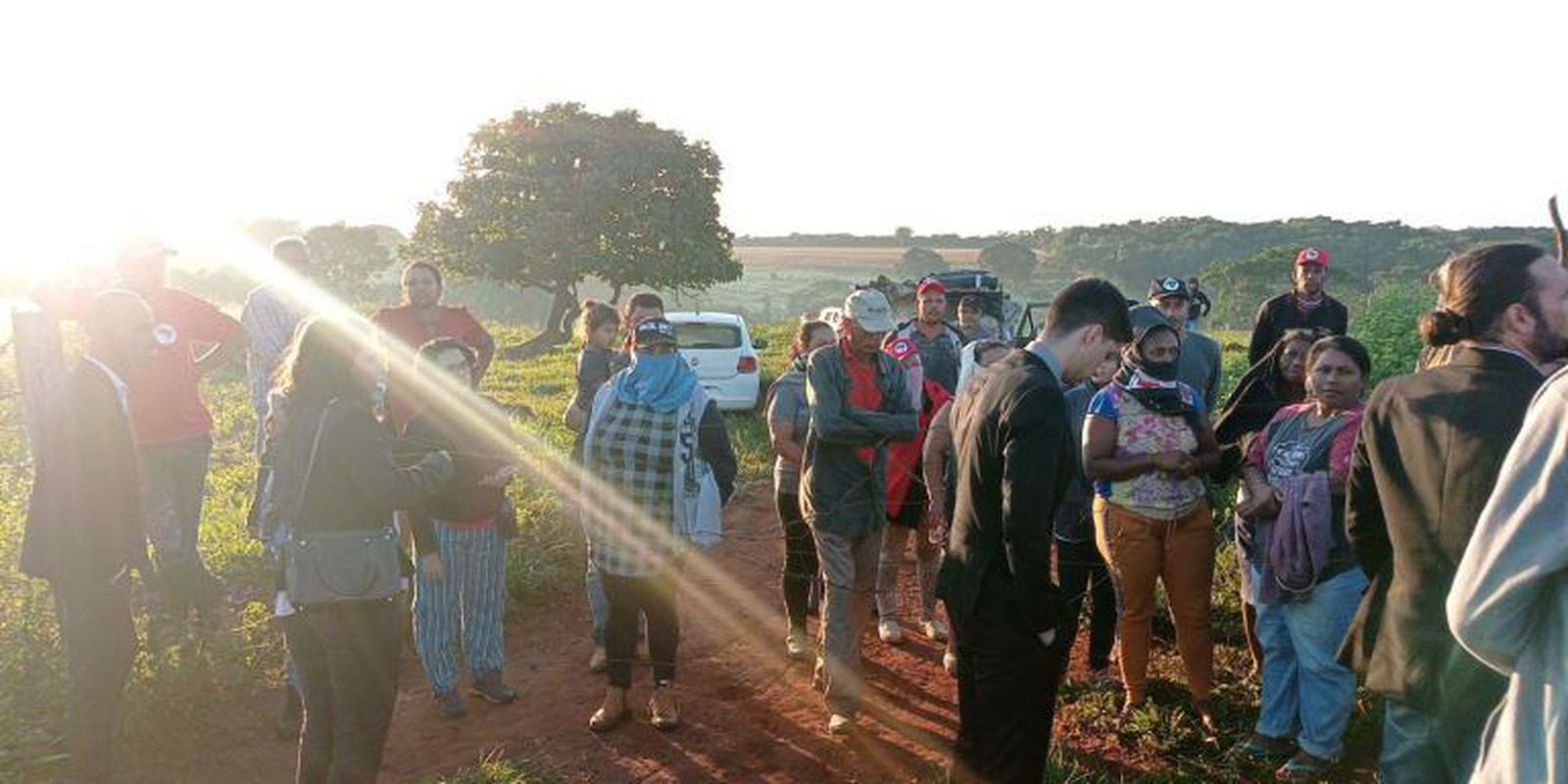 Women from the Landless Movement occupy a farm in Goiás