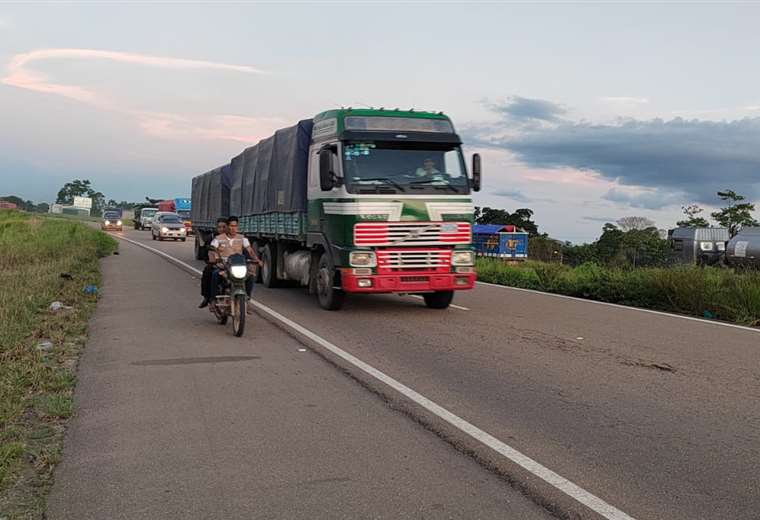 Yapacaní community members declare another intermediate room in the blockade of the Santa Cruz-Cochabamba highway