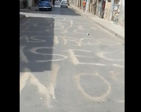 "Down with the dictatorship, the murderous Castros"they write in broad daylight in Havana