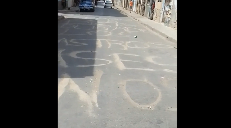 "Down with the dictatorship, the murderous Castros"they write in broad daylight in Havana