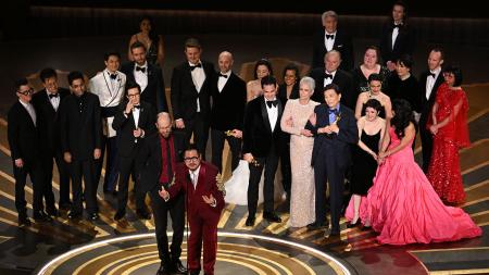 "Everything everywhere..."  the great crowned of a sober ceremony of the Oscars