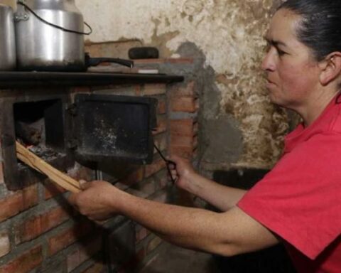 1.6 million households still use polluting sources for cooking