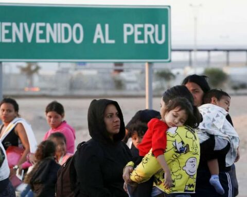 Peru and Chile evaluate opening a humanitarian corridor in the face of the migration crisis