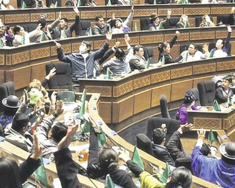 Andrónico guarantees gold law in a week and serious accusations arise in CC