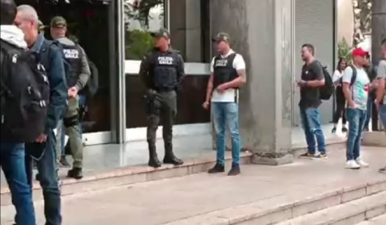 Armed man caused panic in Medellín by trying to enter the Palace of Justice