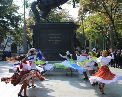 Authorities honor 213 years of the first cry of Independence