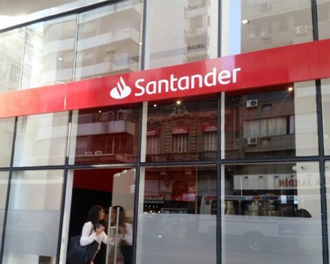 Banco Santander blames Tuesday's strike for an error in its system that duplicated customer transactions