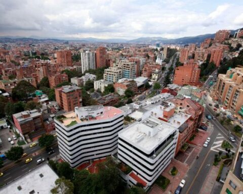 Bogotá, Valle and Antioquia added half of the GDP by 2021