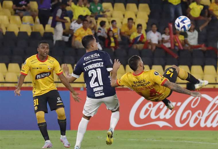 Bolívar cornered Barcelona in Ecuador, but still fell 2-1