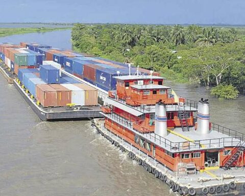 Bolivia exceeds $1,000 million in cargo traffic through the waterway