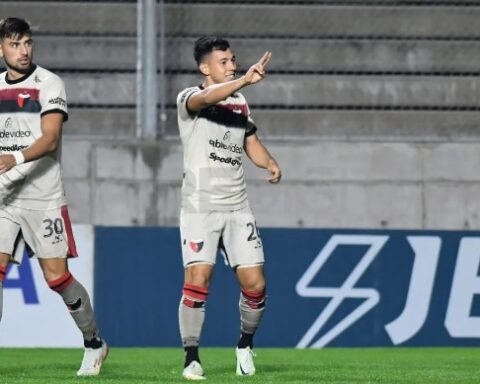 Carlos Arrúa scores a great goal for Colón