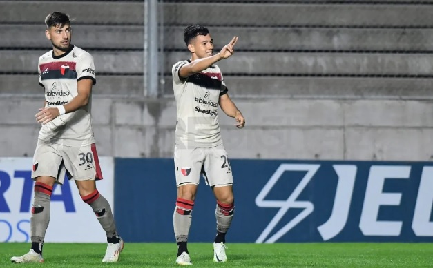 Carlos Arrúa scores a great goal for Colón