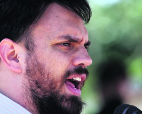 Castillo sees Romero as a coup plotter and the battle breaks out