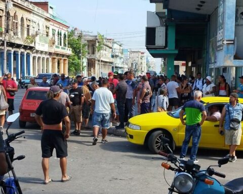 Cimex proposes a computer application to organize gasoline queues in Cuba