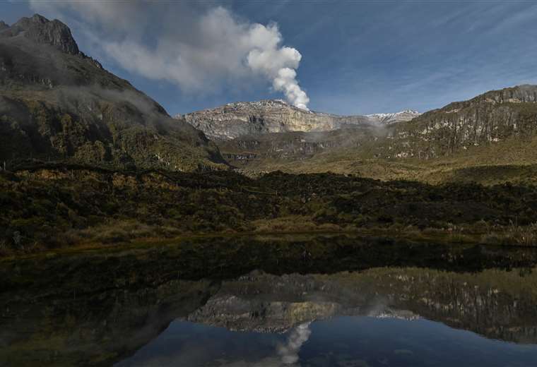 Colombia recommends evacuating towns near the Nevado del Ruiz volcano