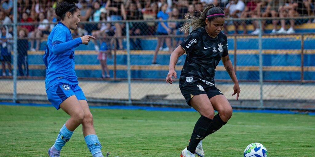 Corinthians draws and remains in the lead of the Brazilian Feminine